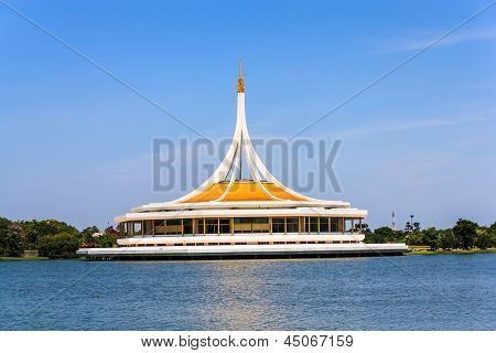 un bellissimo giardino pubblico a Bangkok, in Thailandia.