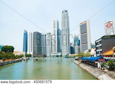 Singapore - August 15 2015;singapore River And Haven Lobster Seafood Restaurant And Commercial High-