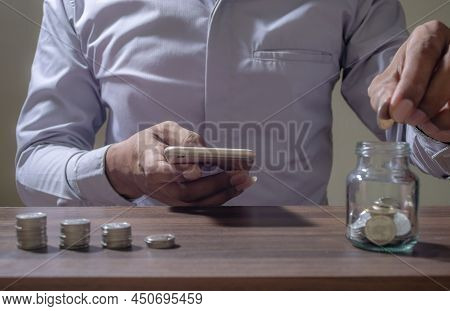 Online Banking And Internet Banking Savings Concept, Online Investment Savings, Online Stock Investo