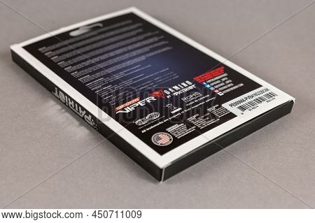 Patriot Ddr4 16gb 3200mhz Viper 4 Blackout Against A Gray Background. New Cardboard Carton With Memo
