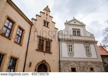 Kutna Hora, Central Bohemian, Czech Republic, 5 March 2022: Italian Courtyard Or Vlassky Dvur With T