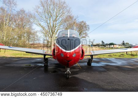 Hunting Percival Jet Provost T4 Xp640