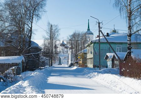 Kargopol, Russia - February 21, 2021:frosty February Day On The Streets Of Kargopol. Arkhangelsk Reg