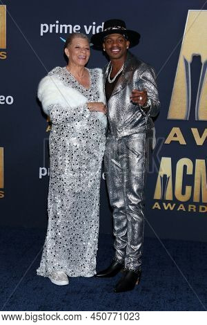LAS VEGAS - MAR 7:  Mother, Jimmie Allen at the 2022 Academy of Country Music Awards  Arrivals at Allegient Stadium on March 7, 2022  in Las Vegas, NV