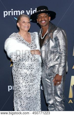 LAS VEGAS - MAR 7:  Mother, Jimmie Allen at the 2022 Academy of Country Music Awards  Arrivals at Allegient Stadium on March 7, 2022  in Las Vegas, NV