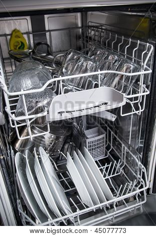 Dishwasher With White Plates