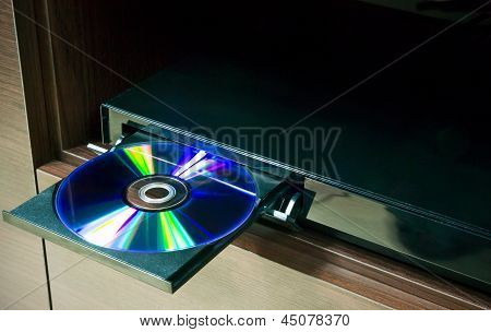 Blu-Ray-Player mit eingelegten Disk