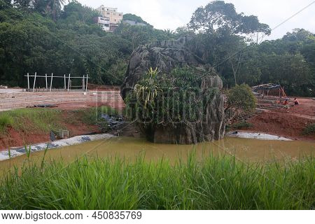 Xango Stone Park
