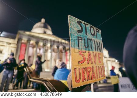 Trafalgar Square, London | Uk -  2022.03.07: Ukrainian People Protest, Thousands Gather To Demand To