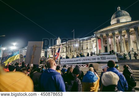 Trafalgar Square, London | Uk -  2022.03.07: Ukrainian People Protest, Thousands Gather To Demand To