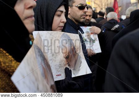 Funeral Of Qassem Suleimani Assassinated By American Drones, Qasem Soleimani Was An Iranian Major Ge