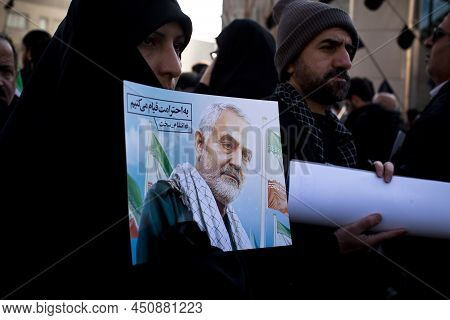 Funeral Of Qassem Suleimani Assassinated By American Drones, Qasem Soleimani Was An Iranian Major Ge
