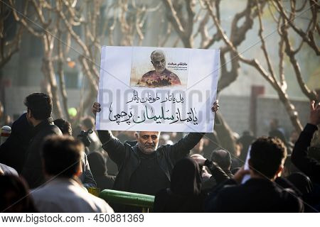Funeral Of Qassem Suleimani Assassinated By American Drones, Qasem Soleimani Was An Iranian Major Ge