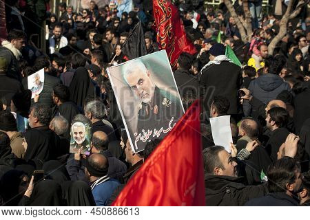 Funeral Of Qassem Suleimani Assassinated By American Drones, Qasem Soleimani Was An Iranian Major Ge