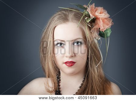 Niña con flor