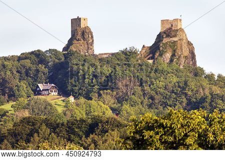 Trosky Castle Ruins, Two Towers Called Pana And Baba, Czech Paradise, Bohemia, Czech Republic