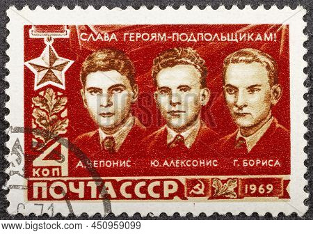 Ussr- Circa 1969: A Stamp Printed By Ussr, Shows A. Cheponis, J. Alecsonis, G. Borisa. Heroes Of The