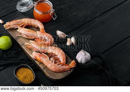 Argentinian Raw Red Prawns, Shrimps With Heads Set, On Wooden Cutting Board, On Black Wooden Table B
