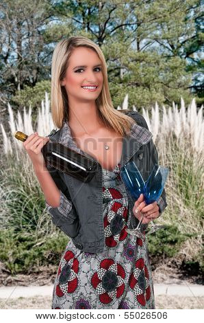 Frau mit Wein