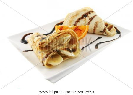 Porcelan Dish 上的两个煎饼