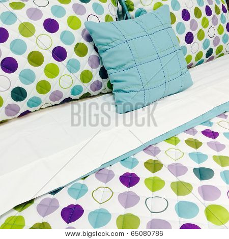 Bright Dotted Bed Clothing