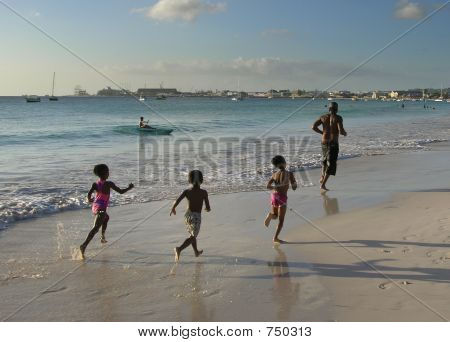 Família em uma praia