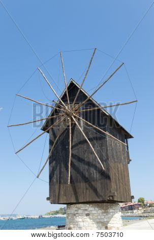 Vecchio mulino in legno