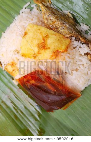 マレーの伝統的な食べ物バナナの葉