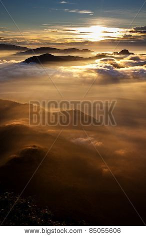 Amazing sunrise seen from Sri Pada