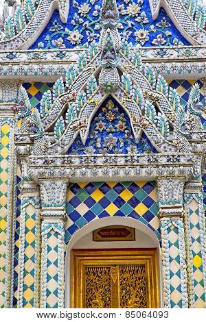 Blur Door   In  Gold    Temple    Bangkok  Thailand