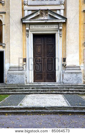 Italy  Lombardy     In  The   Lombardo Old   Church  Step    Wall