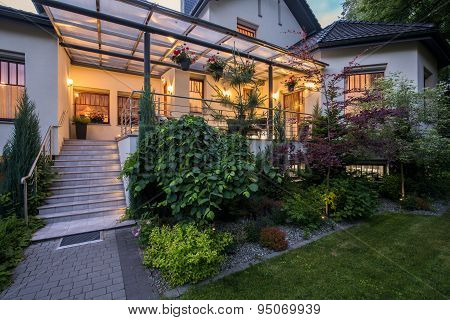 Luxury House With Verandah