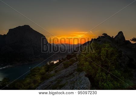 Beautiful Sunrise Over The Green Bay From The Mountain The Eagle (coba Kaya) In The Settlement The N