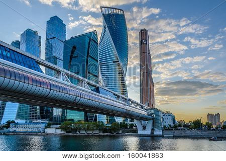 Pedestrian bridge over the river to the complex of buildings Moscow City