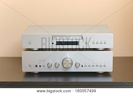 Hifi system with CD player and amplifier