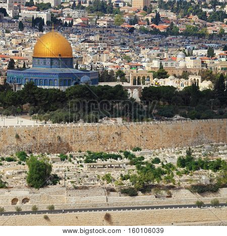 Ancient Jerusalem and the mosque 