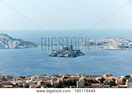 view of dif island in the middle of ocean