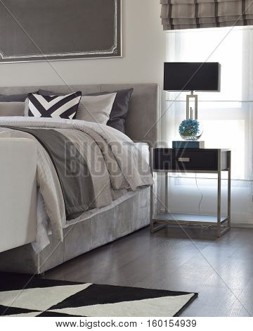 Modern Classic Style Bedding With Black Shade Lamp And Graphic Rug On The Floor
