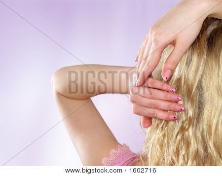มือ Maidenly สวยงาม