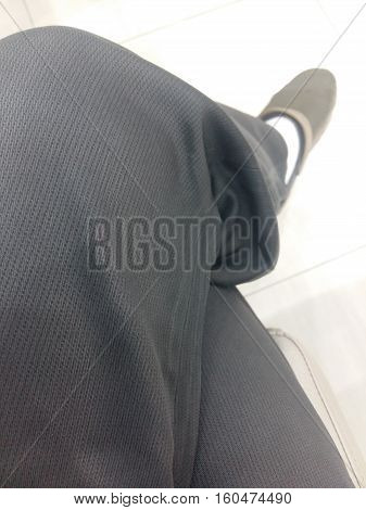 Sit With One's Legs Crossed