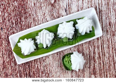 Sweet Pandan Juice Cream Topped Coconut Milk Cream.
