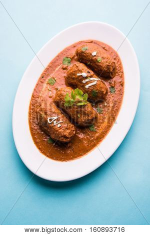 malai kofta curry - classic North Indian dish. vegetarian alternative to meatballs served with tandoori roti or indian bread and green salad, selective focus