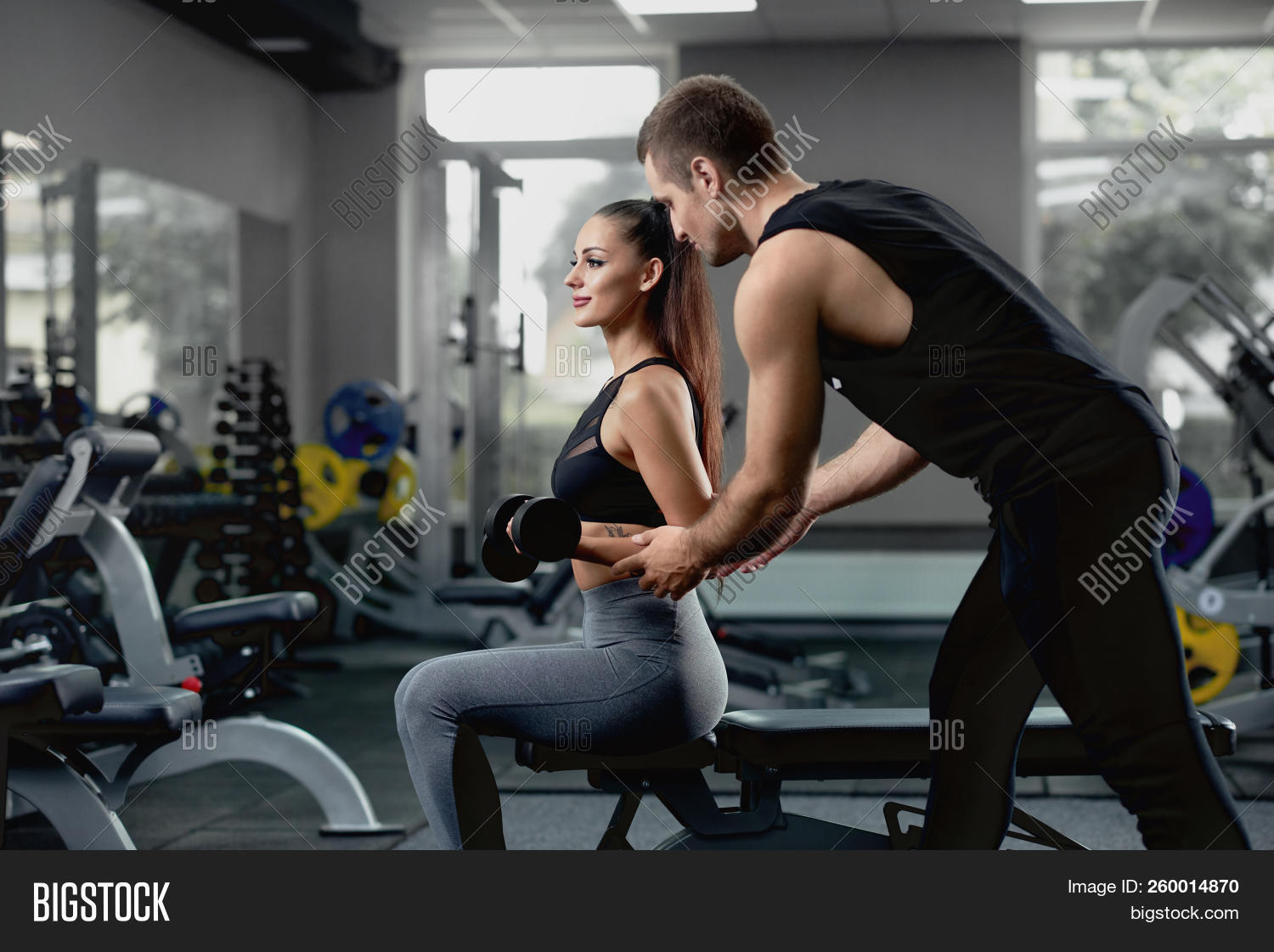 Работа персональный тренер. Фитнес тренер и клиент. Личность тренера в спорте. Работа персональный тренер. Индивидуальные занятия с тренером.