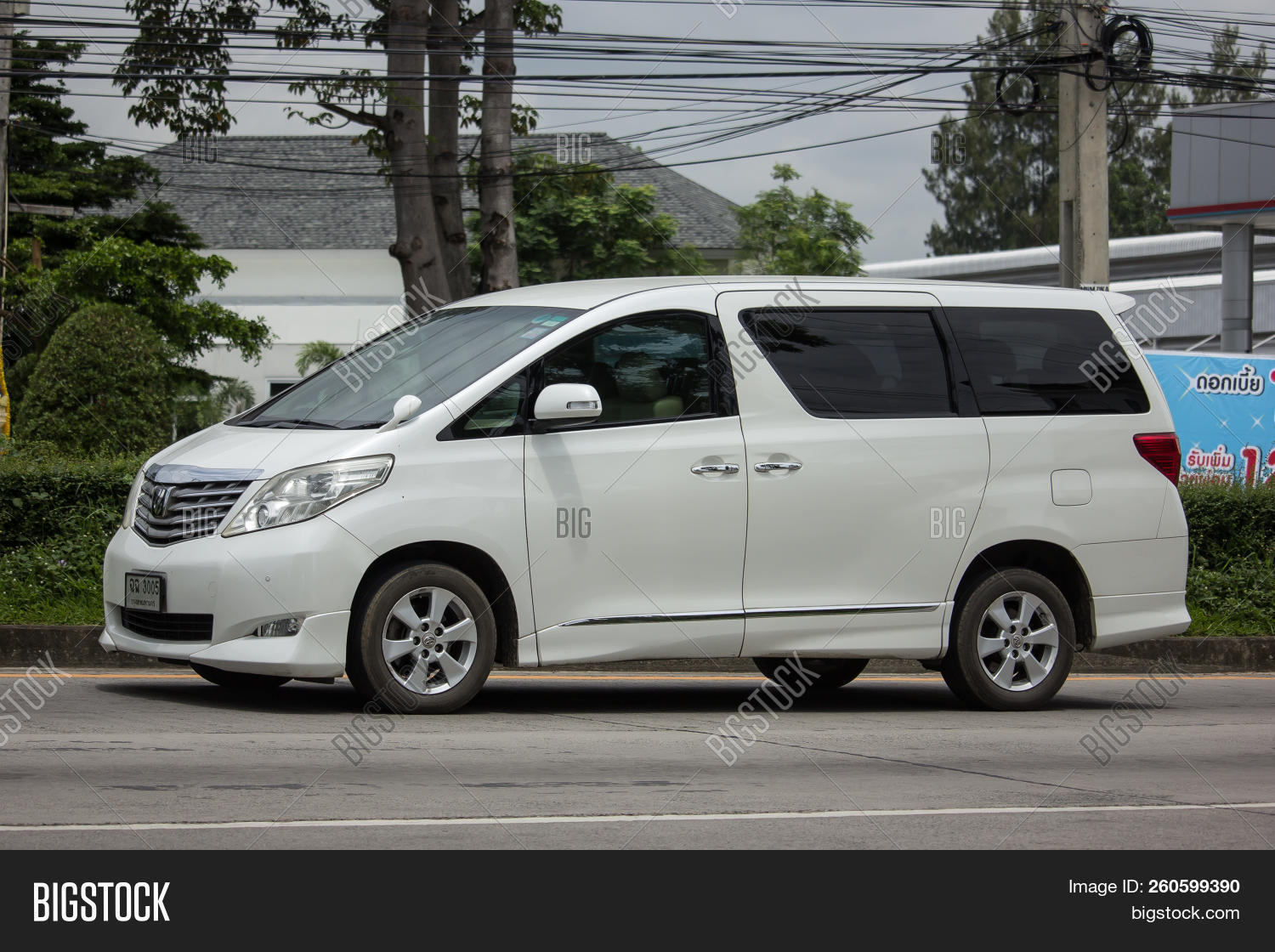 toyota alphard luxury van