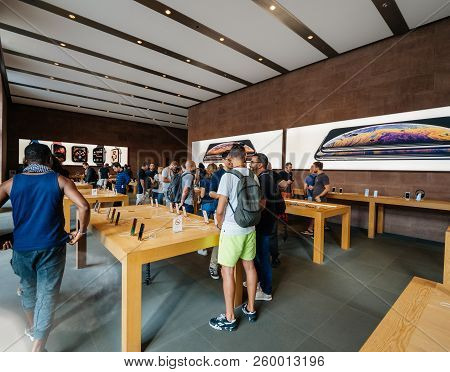 Strasbourg, France - Sep 21, 2018: Crowd Of People Buying Admiring The New Latest Iphone Xs And Xs M