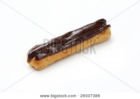 Chokolade Eclair på hvid baggrund