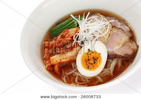 Korece tarzı soğuk noodles