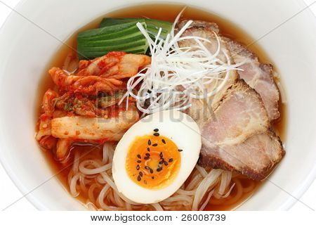 Korece tarzı soğuk noodles