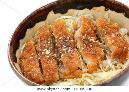 katsudon (หมู cutlet ชาม) อาหารญี่ปุ่น