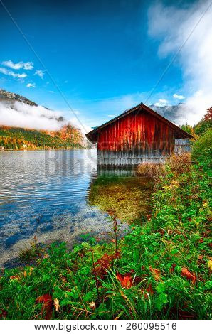 Sunny Morning On The Lake Altausseer See. Sunny Autumn Scene In The Morning. Location: Resort Altaus